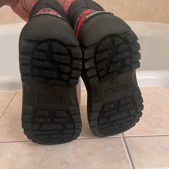 Toddler boy (9T) boots - Picture 2 of 4